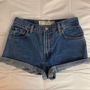 Classic relaxed Levi’s 550 denim shorts